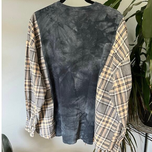 Black cat Ouija Board shirt, upcycled flannel t-shirt, Halloween spooky XL - Picture 6 of 7